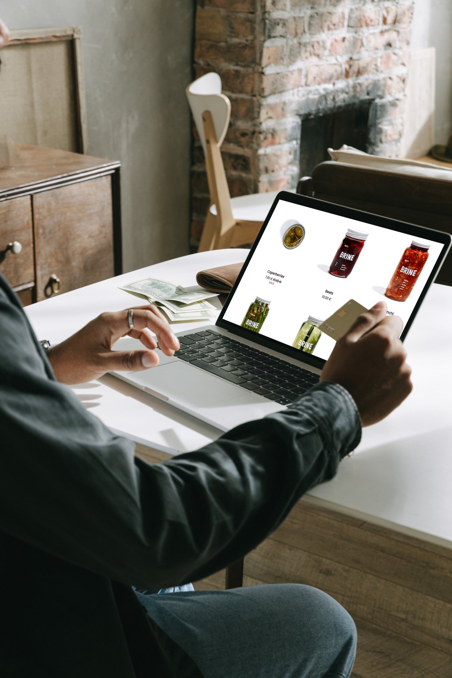 Laptop mockup — Squarespace currency converter plugin